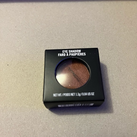 MAC Cosmetics Eyeshadow in Antiqued - Picture 3 of 3